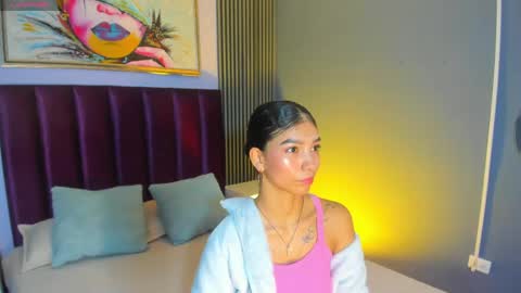 Snapshot of laura_aristizabal_19 chatting on April 2026 12:18:02 PM Laura online show from April 2026 12:18:02 PM