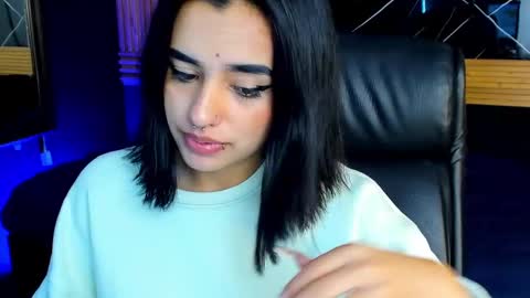 Laura online show from December 2024 01:49:01 PM