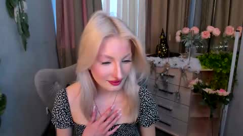 Laura online show from October 2025 01:12:01 PM