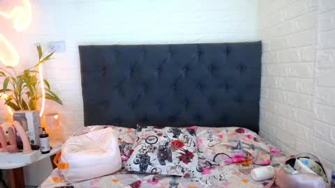 LAURA online show from March 2026 04:06:02 PM