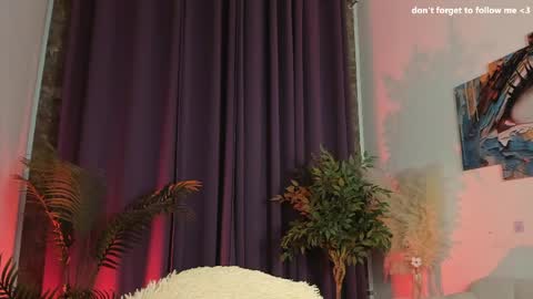 Laura online show from April 2026 08:17:01 PM