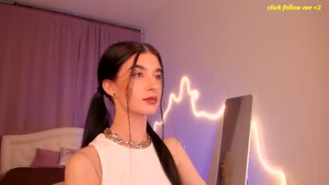 Laura online show from July 2026 09:00:02 PM