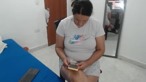 laura_foxx2379 online show from December 2025 12:17:02 AM