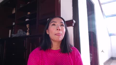 lLAURA online show from December 2024 08:01:02 PM
