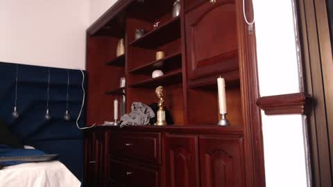 lLAURA online show from December 2024 02:05:01 AM
