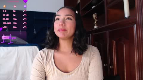lLAURA online show from December 2024 01:32:01 AM