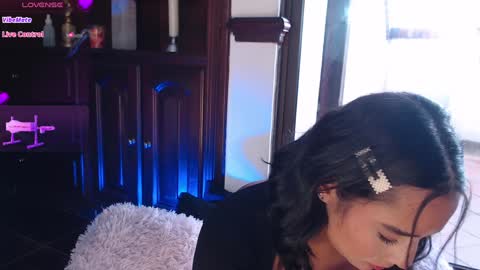 lLAURA online show from December 2024 07:26:02 PM