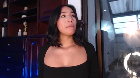 lLAURA online show from December 2024 10:31:01 PM