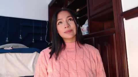 lLAURA online show from December 2024 01:24:01 AM