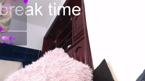 lLAURA online show from December 2024 09:28:02 PM