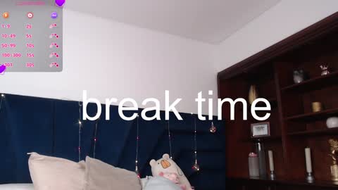 lLAURA online show from January 2025 10:17:02 PM