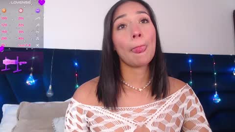 lLAURA online show from January 2025 07:13:02 PM