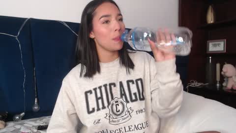 lLAURA online show from January 2025 01:43:02 AM