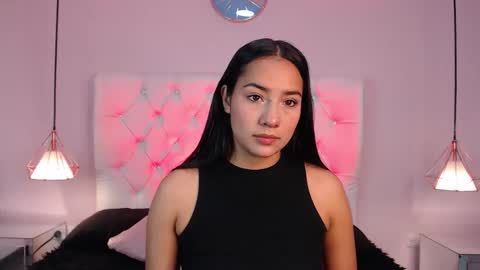 lLAURA online show from October 2025 12:05:02 PM