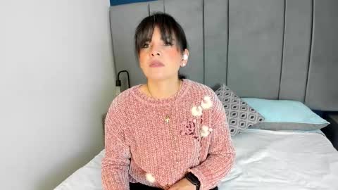 laura hotties online show from November 2025 01:00:02 PM