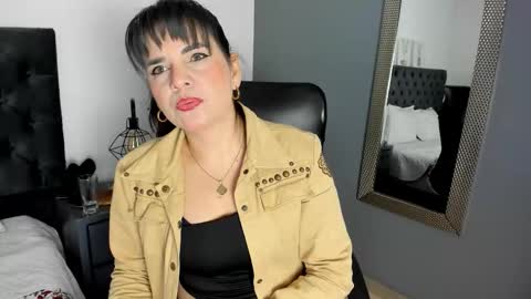 laura hotties online show from February 2026 12:58:02 PM