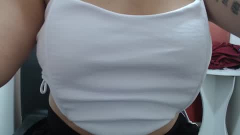 Snapshot of laura_hotyy chatting on September 2025 01:23:02 PM Laura online show from September 2025 01:23:02 PM