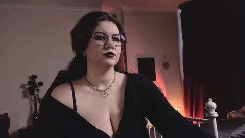 Miss Laura online show from February 2026 10:19:01 AM