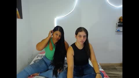 Snapshot of laura_x19 chatting on September 2025 05:03:02 PM LAURA AND SCARLETT online show from September 2025 05:03:02 PM