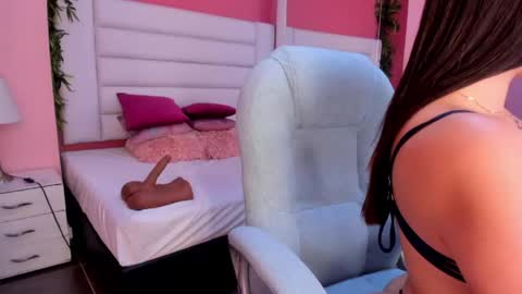 Snapshot of laurabigtits chatting on May 2026 04:04:02 PM Laura online show from May 2026 04:04:02 PM