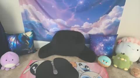 Snapshot of laurachan chatting on April 2026 05:30:01 PM LauraChan online show from April 2026 05:30:01 PM