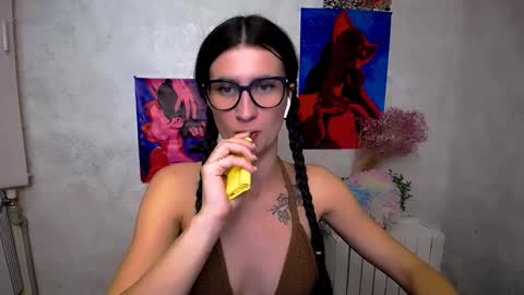 Laura online show from September 2025 09:21:02 AM