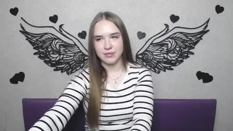 LauraHlot online show from April 2026 06:01:01 PM