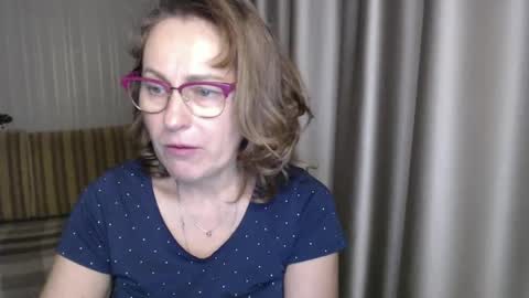 Snapshot of lauraoven1 chatting on December 2024 06:23:02 PM Lauraoven1 online show from December 2024 06:23:02 PM