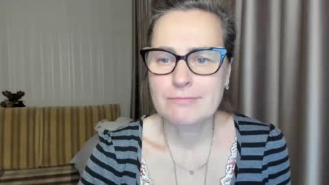 Snapshot of lauraoven1 chatting on February 2025 04:37:01 PM Lauraoven1 online show from February 2025 04:37:01 PM