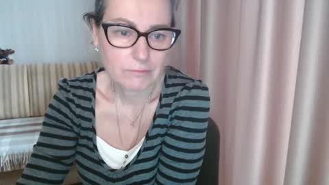 Snapshot of lauraoven1 chatting on February 2025 07:17:01 AM Lauraoven1 online show from February 2025 07:17:01 AM