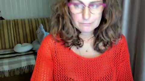 Snapshot of lauraoven1 chatting on October 2025 02:03:01 PM Lauraoven1 online show from October 2025 02:03:01 PM