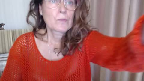 Snapshot of lauraoven1 chatting on October 2025 07:17:01 AM Lauraoven1 online show from October 2025 07:17:01 AM