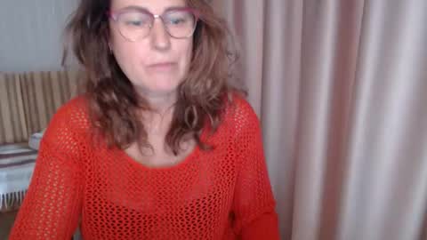 Snapshot of lauraoven1 chatting on October 2025 09:31:01 AM Lauraoven1 online show from October 2025 09:31:01 AM