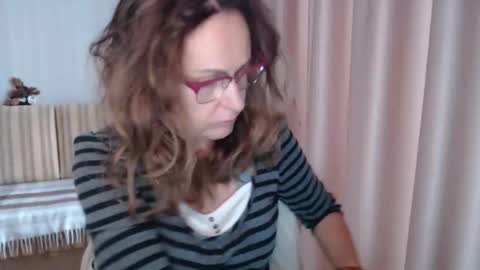 Snapshot of lauraoven1 chatting on October 2025 10:27:01 AM Lauraoven1 online show from October 2025 10:27:01 AM
