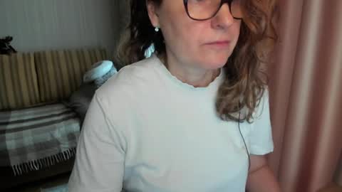 Lauraoven1 online show from April 2026 07:28:01 AM