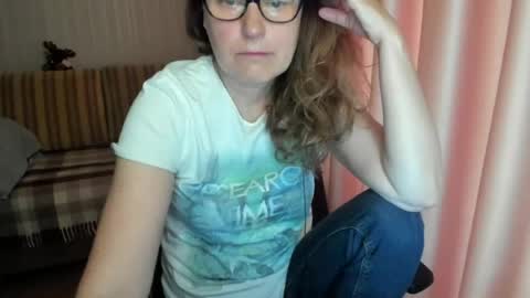 Lauraoven1 online show from April 2026 07:01:01 AM