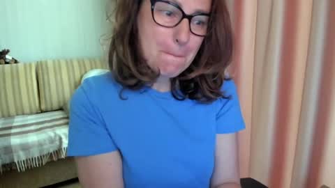 Snapshot of lauraoven1 chatting on May 2026 06:52:02 AM Lauraoven1 online show from May 2026 06:52:02 AM