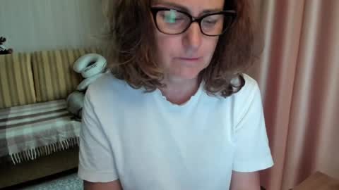 Snapshot of lauraoven1 chatting on June 2026 08:15:02 AM Lauraoven1 online show from June 2026 08:15:02 AM