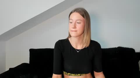 Laura Lara Sommer online show from July 2026 10:18:02 AM