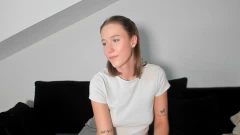 Laura Lara Sommer online show from July 2026 06:04:02 PM
