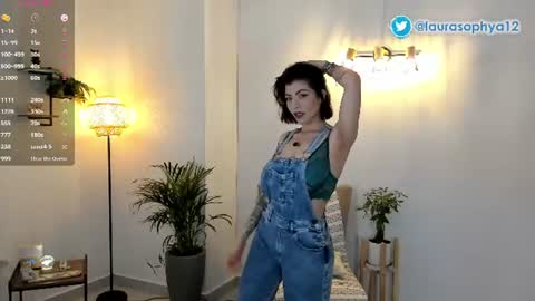 Snapshot of laurasophya chatting on June 2026 10:03:02 PM Laura online show from June 2026 10:03:02 PM