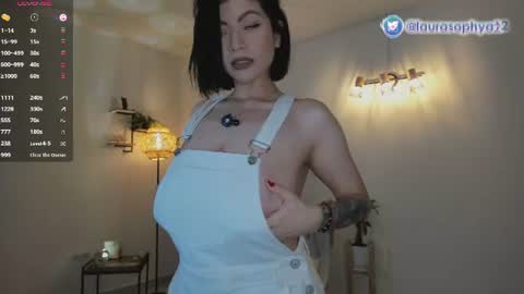 Snapshot of laurasophya chatting on July 2026 09:14:01 PM Laura online show from July 2026 09:14:01 PM