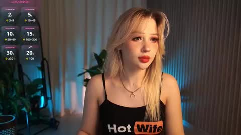 Snapshot of laurawifeness chatting on September 2025 05:18:02 AM Laura online show from September 2025 05:18:02 AM