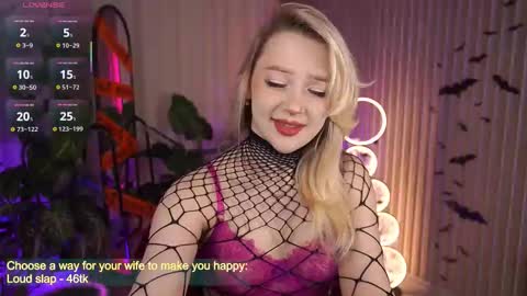 Snapshot of laurawifeness chatting on October 2025 06:28:01 AM Laura online show from October 2025 06:28:01 AM