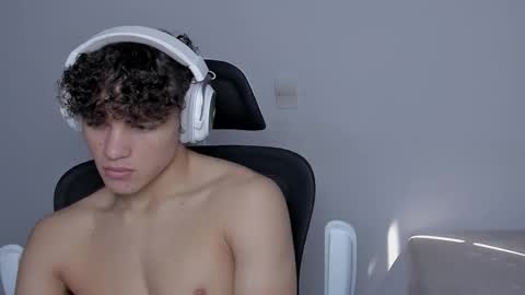 Laureent online show from October 2025 05:58:02 PM