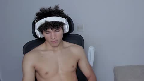 Laureent online show from November 2025 08:03:02 AM