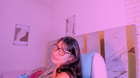 Laurem online show from November 2025 01:13:02 PM