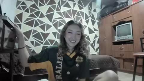 Snapshot of laurenn_111 chatting on June 2026 09:08:01 AM laurenn_111 online show from June 2026 09:08:01 AM