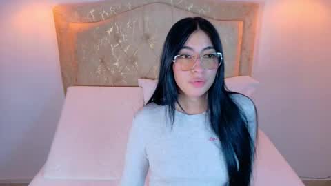 laurenn_smitth online show from October 2025 12:50:02 PM