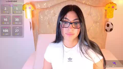 Snapshot of laurenn_smitth chatting on June 2026 12:42:02 PM laurenn_smitth online show from June 2026 12:42:02 PM